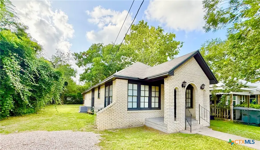 404 W Brackenridge Street, Edna, TX 77957 - #3