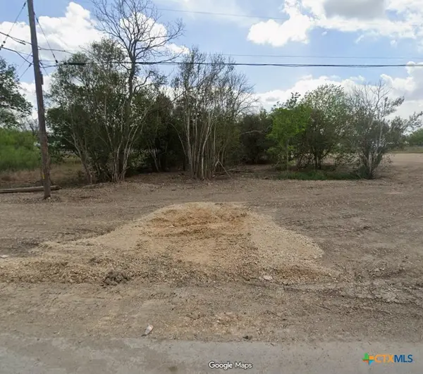 211 E Seideman Street, Seguin, TX 78155