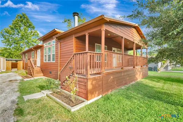 606 N Glendale Street, Hallettsville, TX 77964