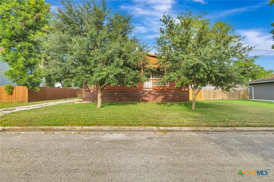 606 N Glendale Street, Hallettsville, TX 77964 - #3