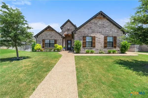 932 Gallant Fox Road, Hewitt, TX 76643
