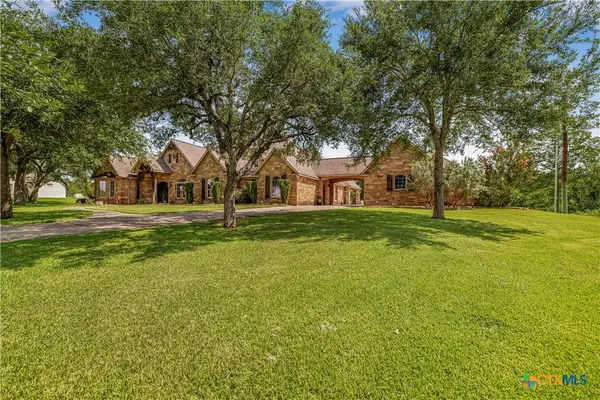 178 Juniper Trail, Yoakum, TX 77995