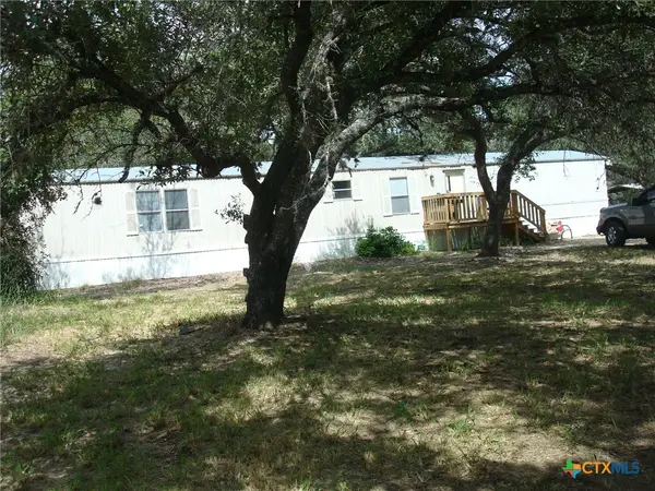 118 Country Oaks Drive, La Vernia, TX 78121
