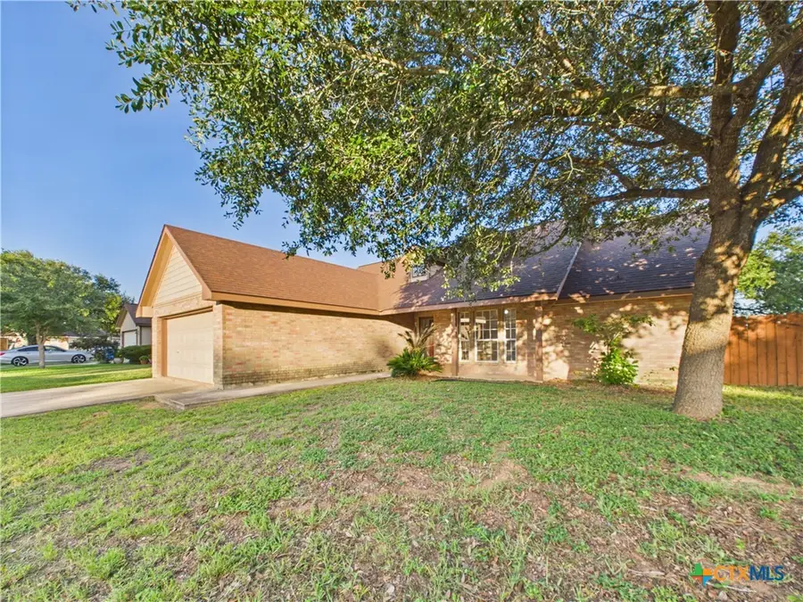 1125 Iris Crescent, Floresville, TX 78114 - #3