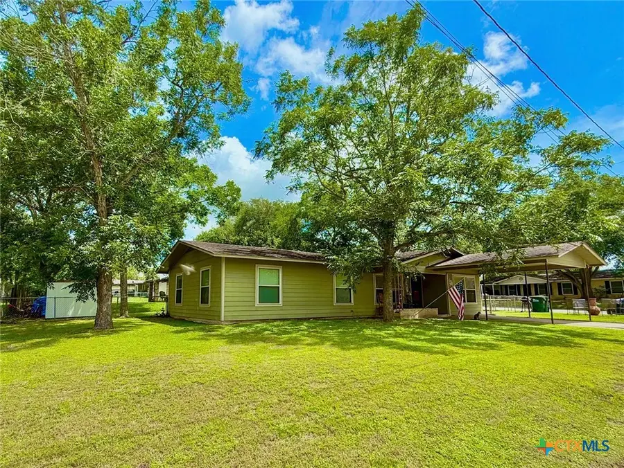 203 W Koether Street, Shiner, TX 77984 - #3