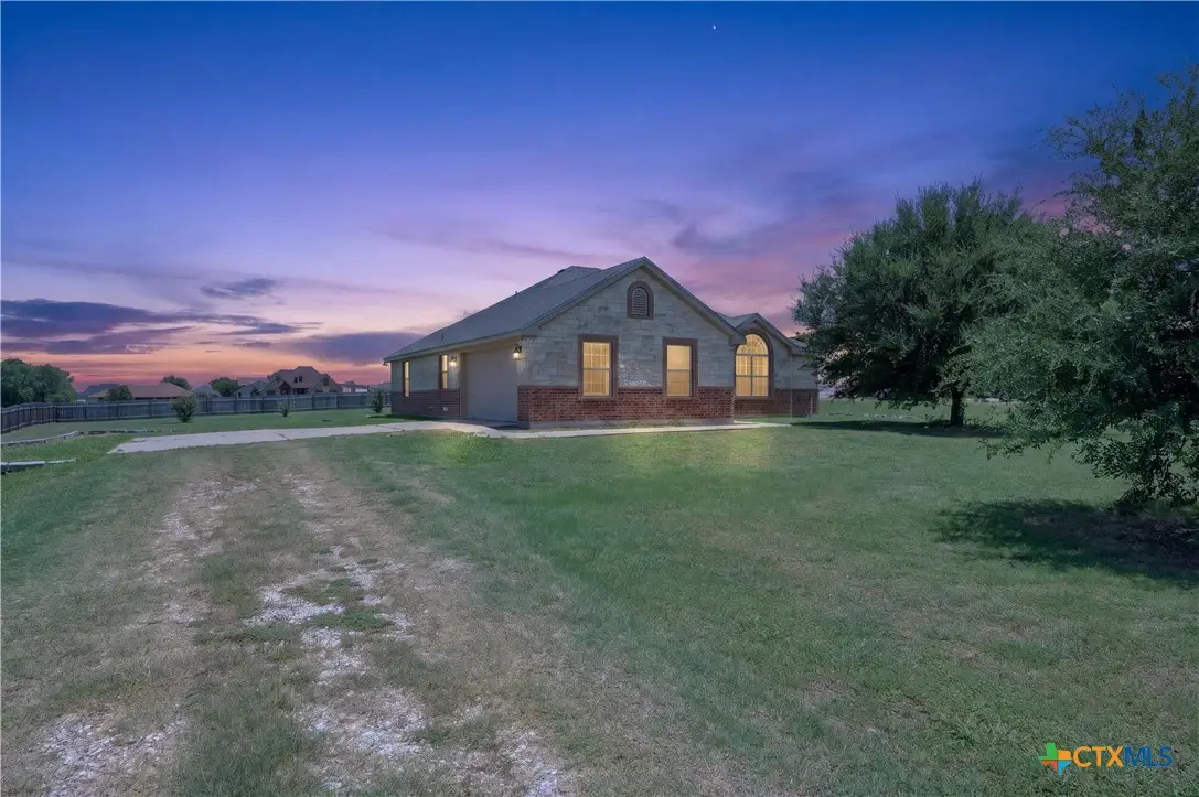 8407 Shaw Road, Rogers, TX 76569 - #1