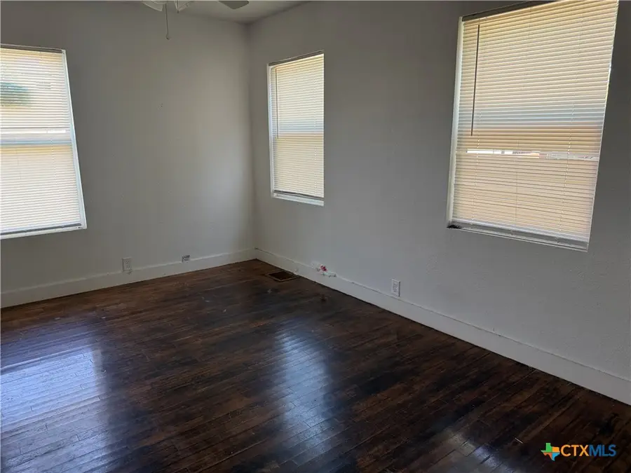 103 S Walnut Street, Lampasas, TX 76550 - #2