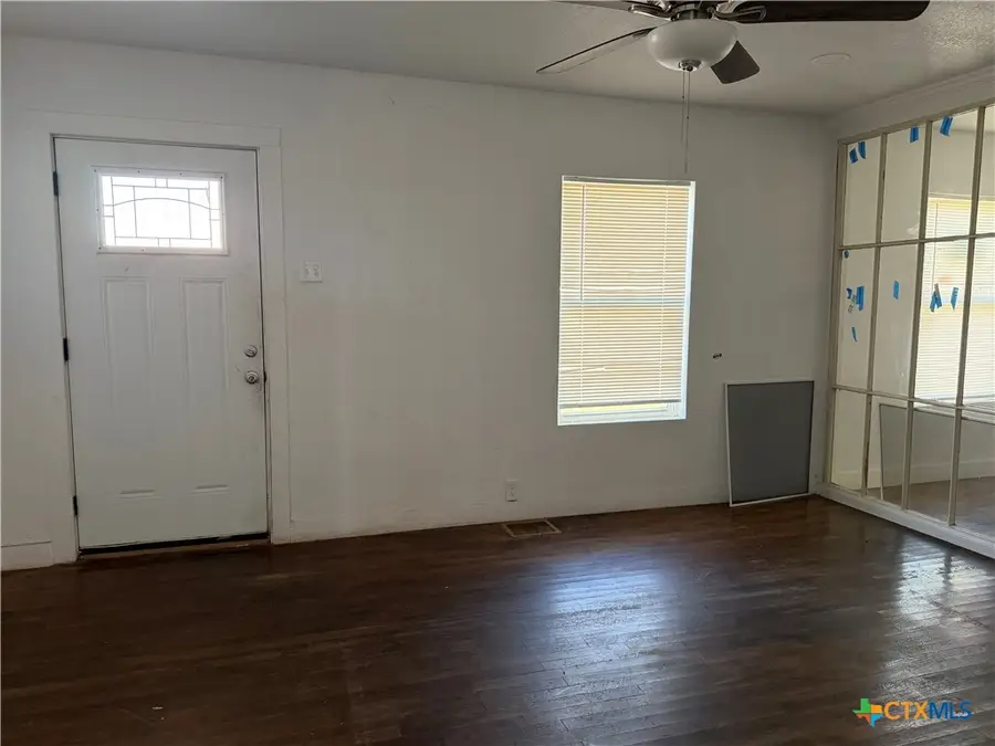 103 S Walnut Street, Lampasas, TX 76550 - #3