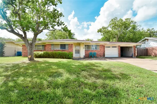 2215 Larry Drive, Port Lavaca, TX 77979