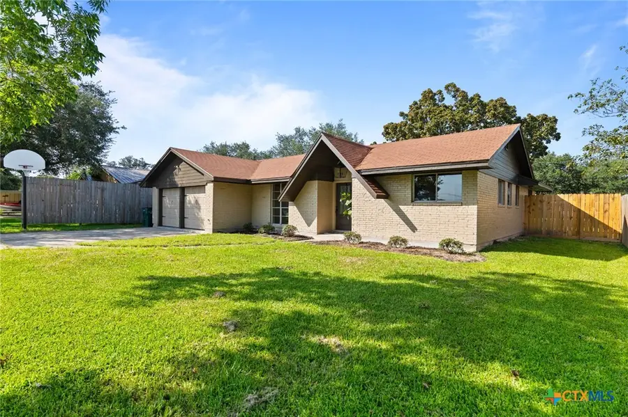 613 Jackson Street, Edna, TX 77957 - #2