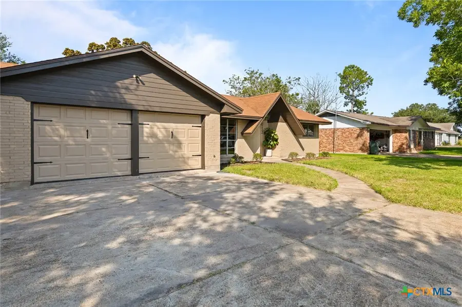 613 Jackson Street, Edna, TX 77957 - #3