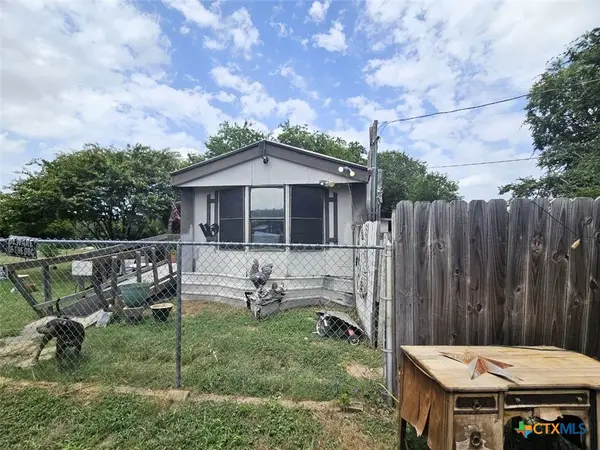 424 Christopher Drive #B, Eddy, TX 76524