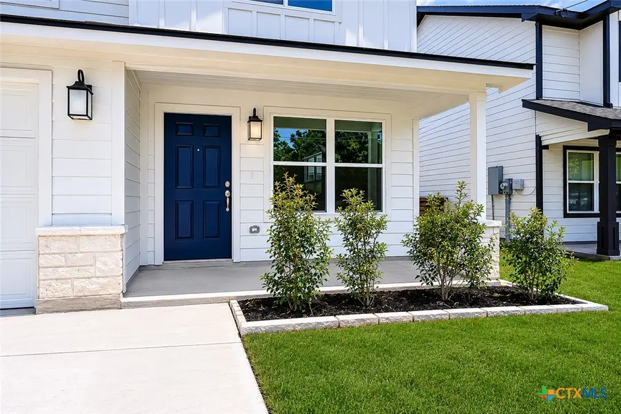 304 West Martindale St, Seguin, TX 78155 - #3