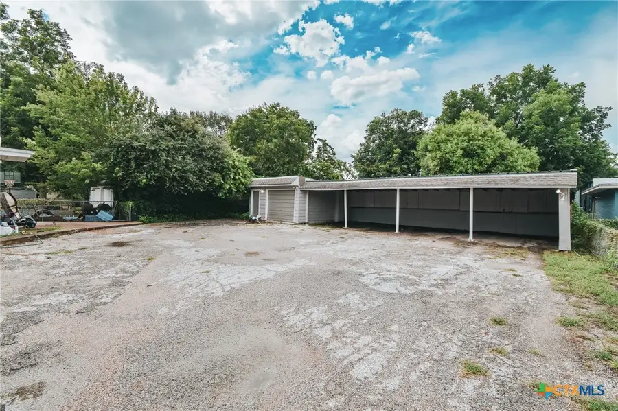 1503 E Virginia Avenue, Victoria, TX 77901 - #2