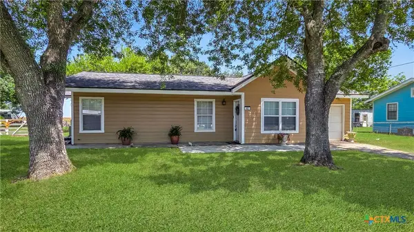 82 Bayou Drive, Port Lavaca, TX 77979
