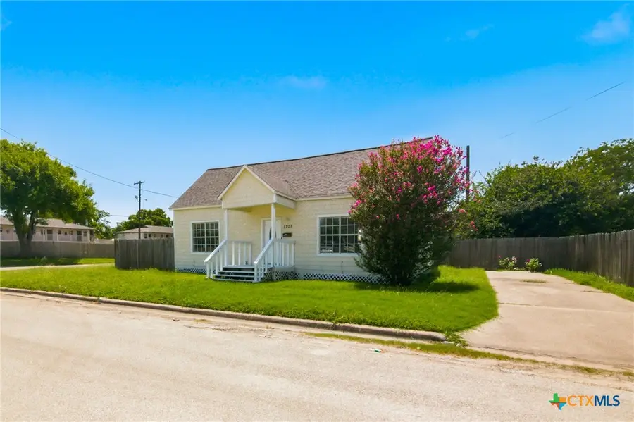 1701 N Wheeler Street, Victoria, TX 77901 - #2