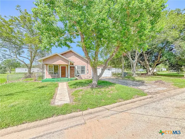 810 N Avenue H, Shiner, TX 77984