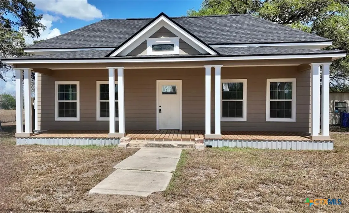 210 Julia St., Yoakum, TX 77995 - #1
