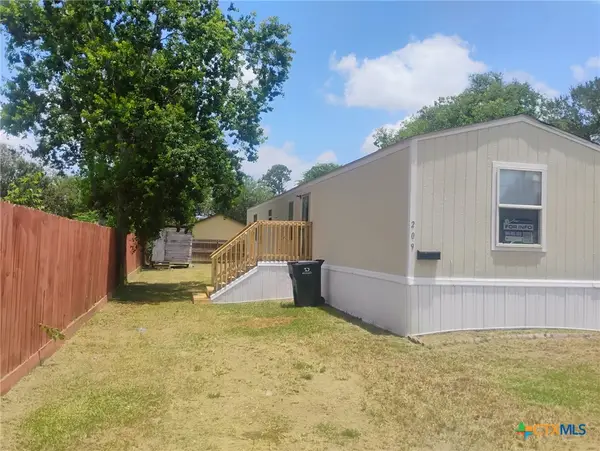 209 Olive, El Campo, TX 77437