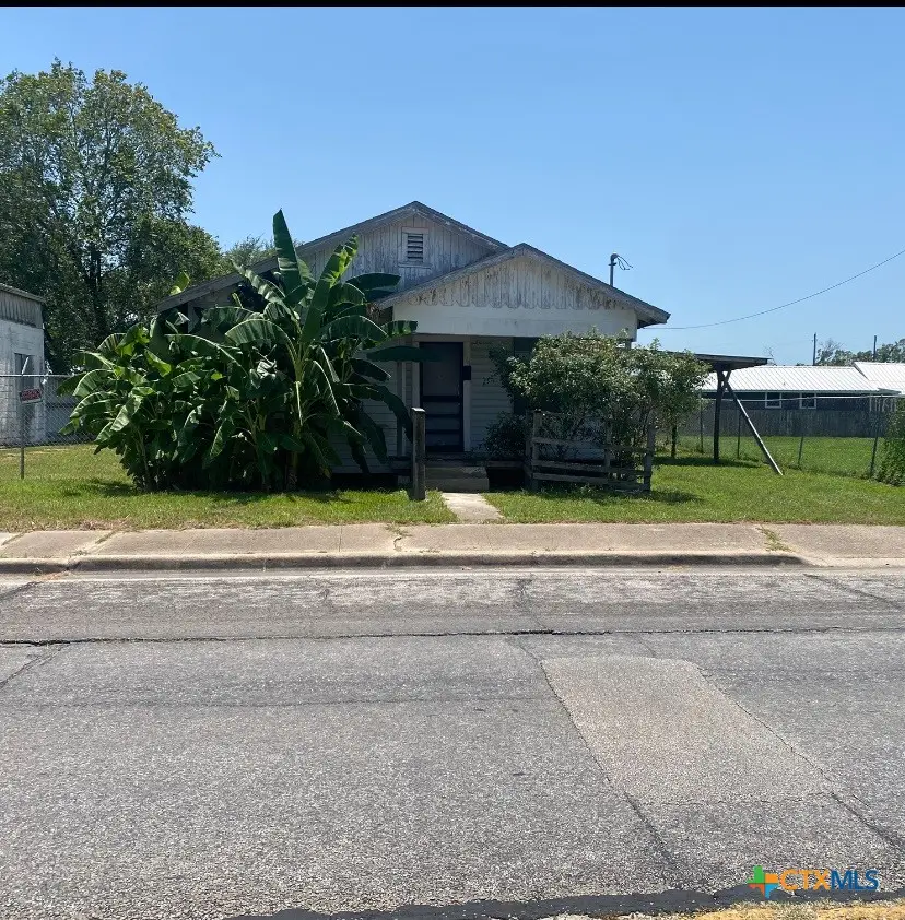 705 E North Street, Victoria, TX 77901 - #1