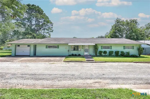 604 N Market Street, Hallettsville, TX 77964