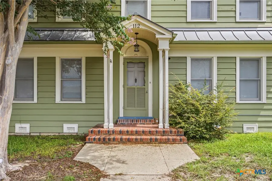 108 E College Street, Seguin, TX 78155 - #2