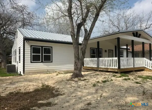 1008 N Gonzales St, Cuero, TX 77954