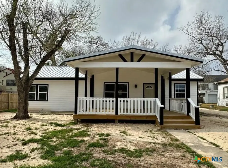 1008 N Gonzales St, Cuero, TX 77954 - #2