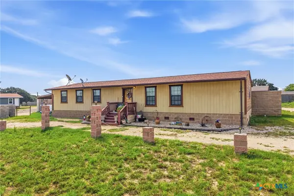 288 County Road 341, La Vernia, TX 78121