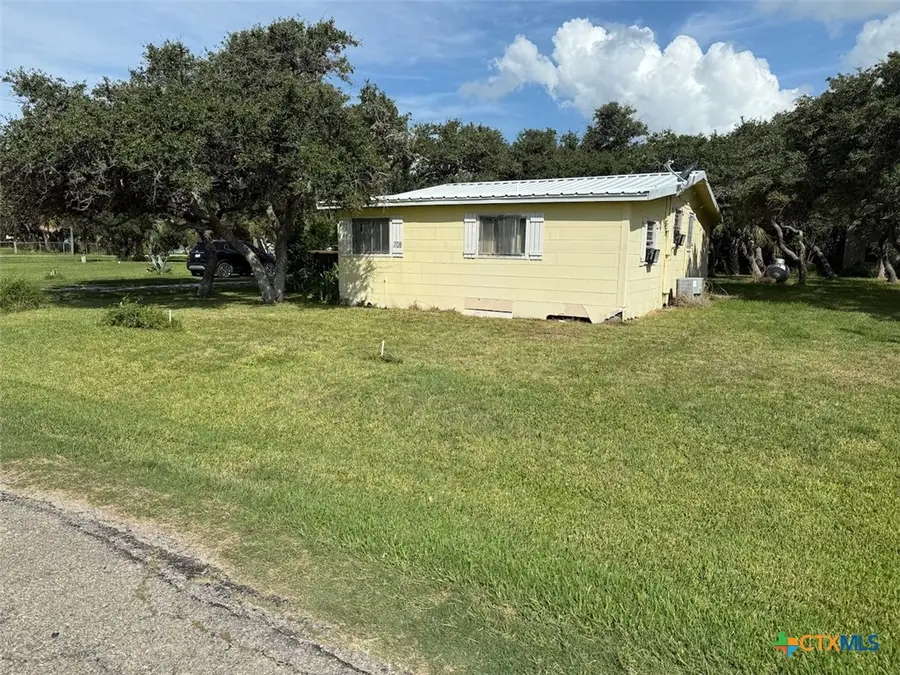 706 W Jefferson Avenue, Port Oconnor, TX 77982 - #2
