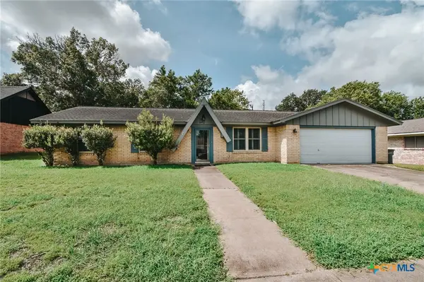 201 Canterbury Lane, Victoria, TX 77904