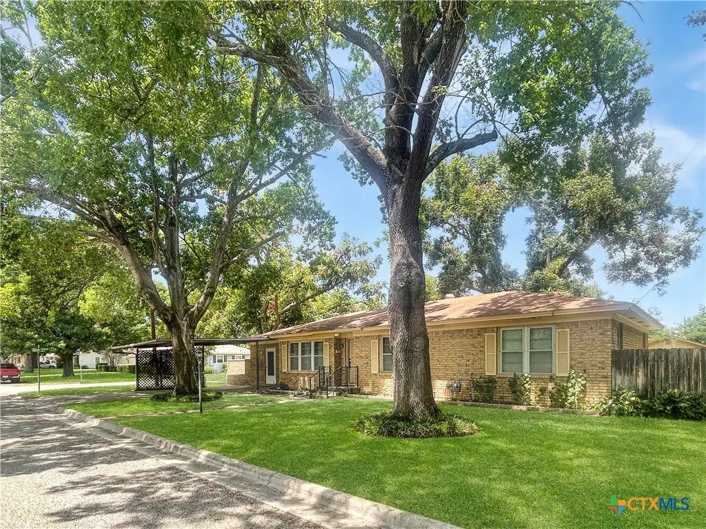 802 E 14th St, Cameron, TX 76520 - #1