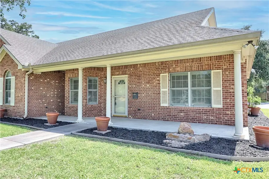 417 S Main Street, Hallettsville, TX 77964 - #2