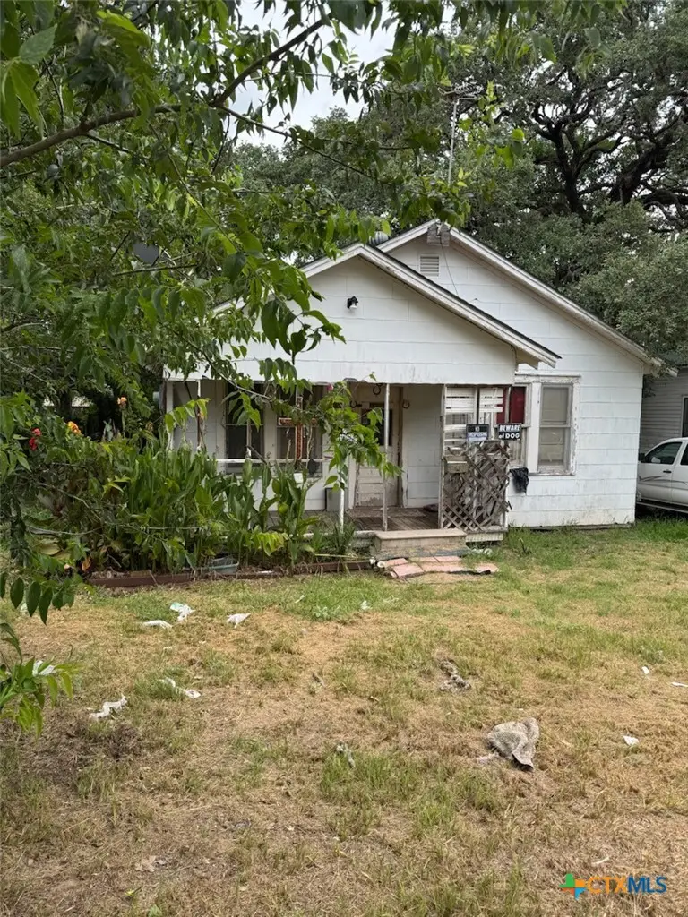603 Davis Avenue, Yoakum, TX 77995 - #2