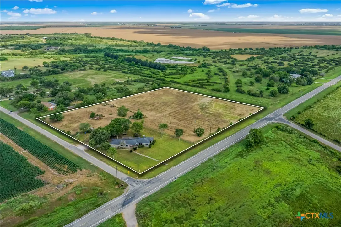 39 Woods Road, Port Lavaca, TX 77979 - #1