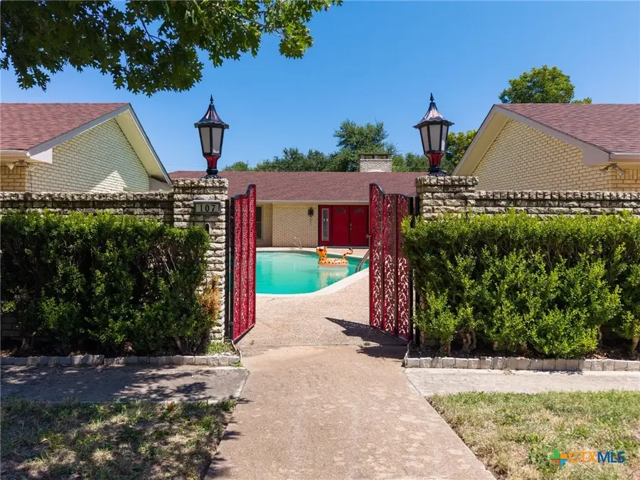 107 E Woodlawn Drive, Harker Heights, TX 76548 - #3
