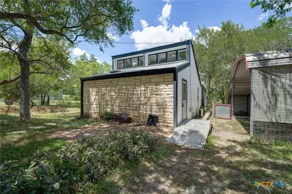 150 Lakeview Drive, Del Valle, TX 78617