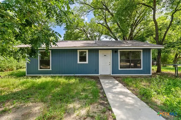 903 W 1st Street, Cameron, TX 76520