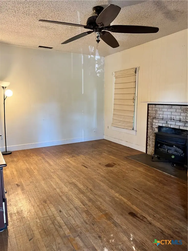 105 N Summer Street, Lampasas, TX 76550 - #2