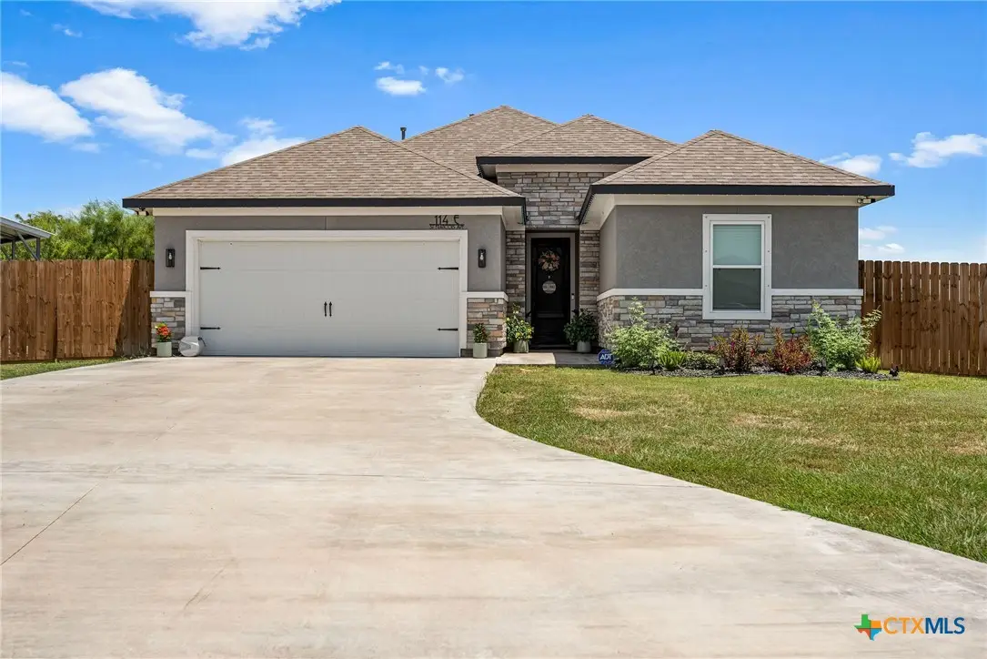 114 E St. Francois, Port Lavaca, TX 77979 - #1