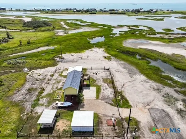326 E Tenth Street, Rockport, TX 78382