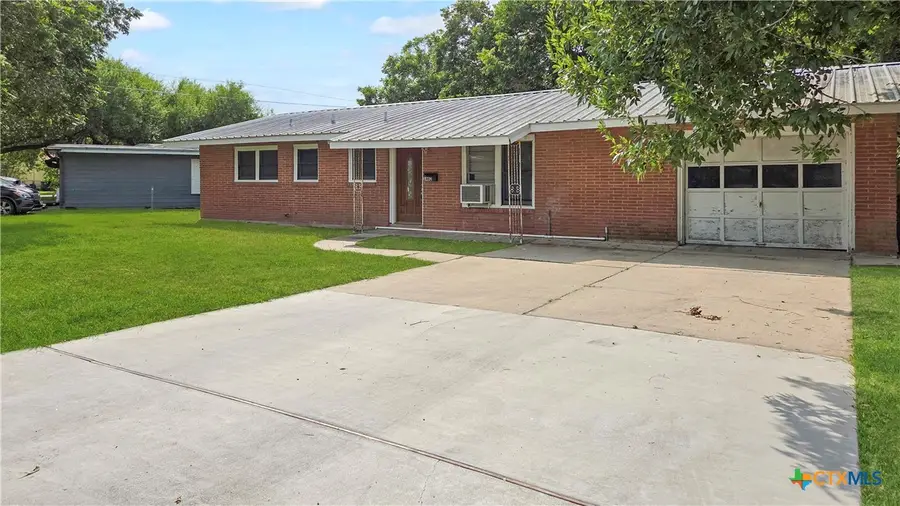 1402 Springwood Lane, Port Lavaca, TX 77979 - #2