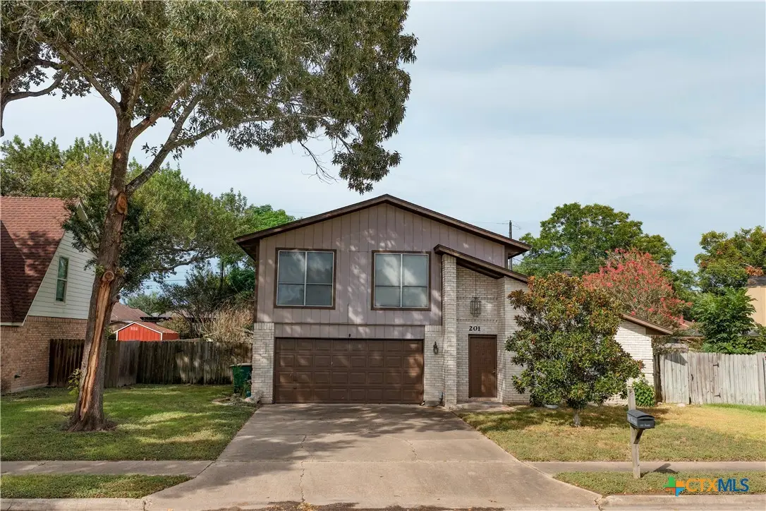 201 Heather Street, Victoria, TX 77904 - #1