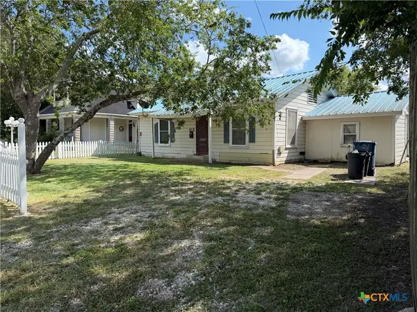 415 S Virginia Street, Port Lavaca, TX 77979