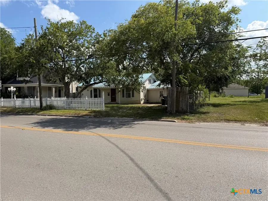 415 S Virginia Street, Port Lavaca, TX 77979 - #3