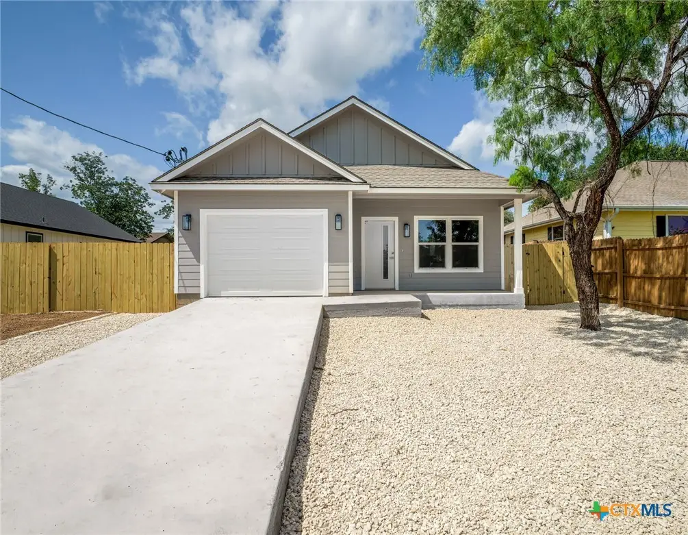 147 W Pine, Granite Shoals, TX 78654 - #1