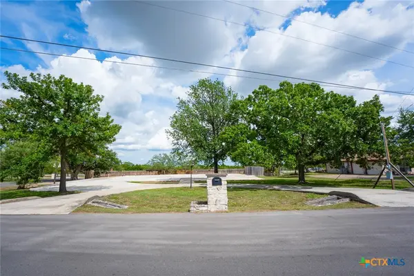 102 Pecan Dr., Mountain City, TX 78610