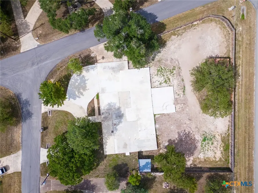 102 Pecan Dr., Mountain City, TX 78610 - #2