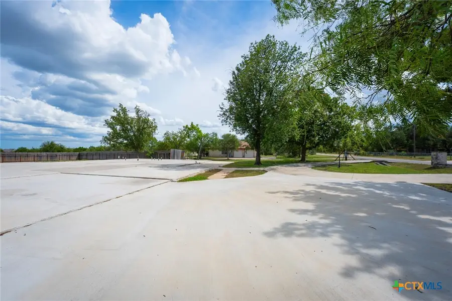 102 Pecan Dr., Mountain City, TX 78610 - #3