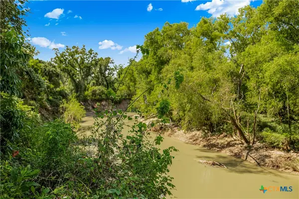 8064 San Antonio River Road, Victoria, TX 77905